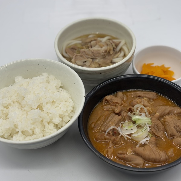 もつ煮定食 ミニ麦豚うどん付　960円