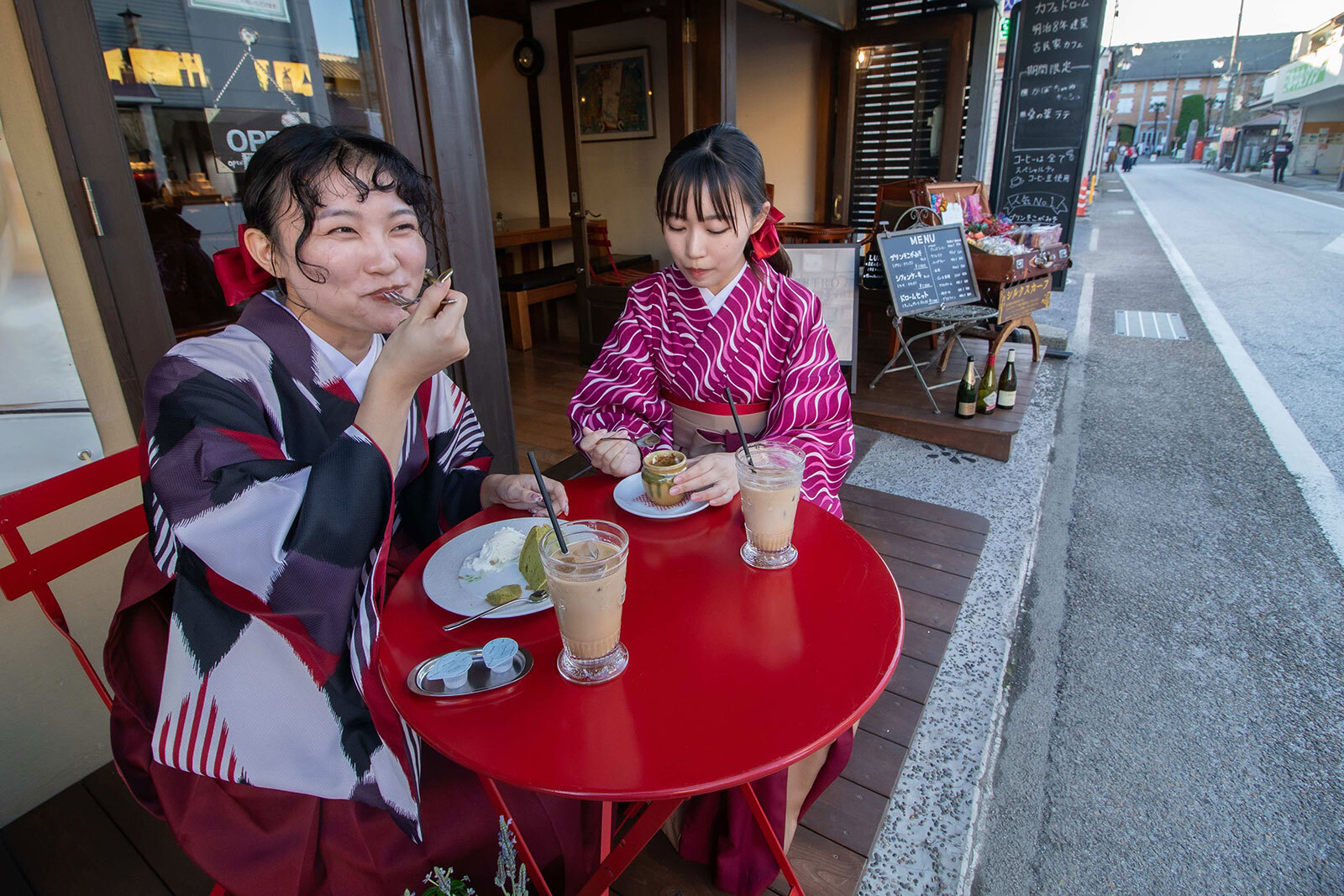 富岡製糸場がある富岡市では、養蚕業や工女さんなど富岡製糸場にちなんだグルメや、地元の人にも評判のカフェがあります。この記事では、その中でもおすすめのグルメを６個ご紹介します！