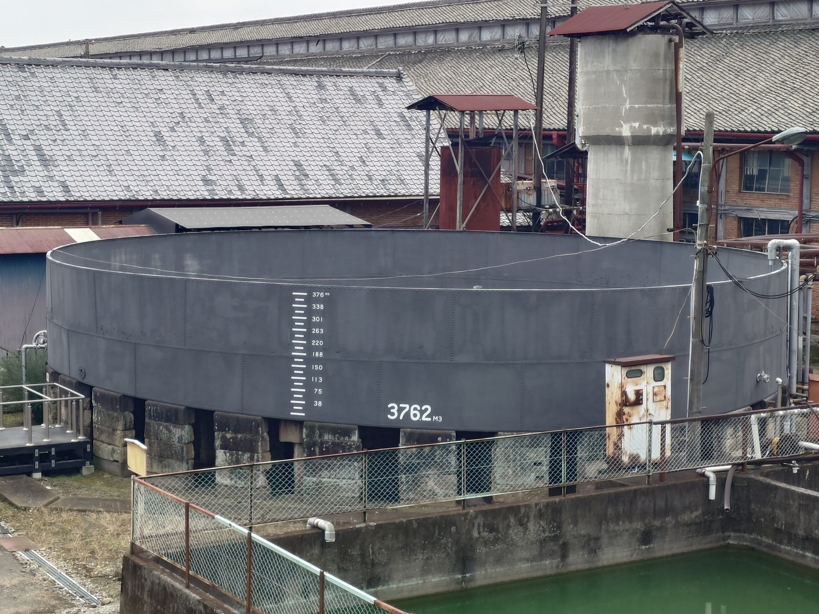 富岡製糸場内　鉄水槽